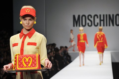 moschino-mcdonalds-fashion-show