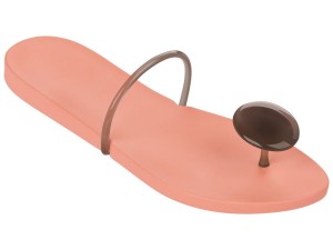 Phillipe-Starck-Ipanema-SS2016-Shoes-3-600x450